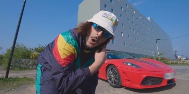 Lorenzo présente son propre GPS avec une option tellement délirante !