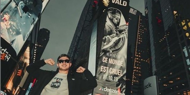 Après Tokyo, Vald fait sa promotion d\'album sur un panneau publicitaire à New York ! 