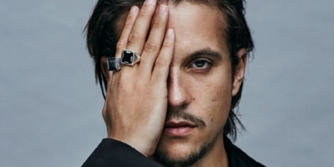 Nekfeu : Les morceaux « Les étoiles vagabondes » et « Alunissons » certifié single d\'or !