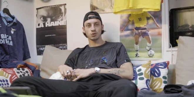 « Roméo Elvis x FIFA 20 », une collaboration improbable pour la conception d\'un maillot de foot ! (Vidéo)