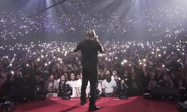 Kery James chante “Banlieusards“ en chœur avec 20 000 personnes à l’AccorHotels Arena ! (Vidéo) Kery James chante “Banlieusards“ en chœur avec 20 000 personnes à l’AccorHotels Arena ! (Vidéo)