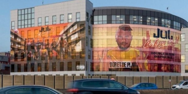 JUL dévoile une énorme affiche qu\'il a fait installer dans le 75 et c\'est pas des LOL !