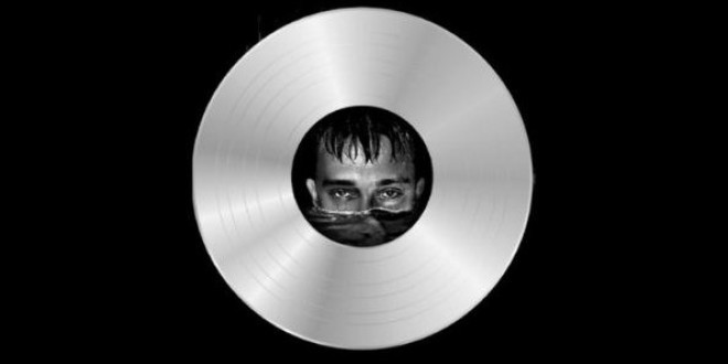 Vald : Son album \'\'Ce Monde Est Cruel\'\' est certifié disque de platine ! 