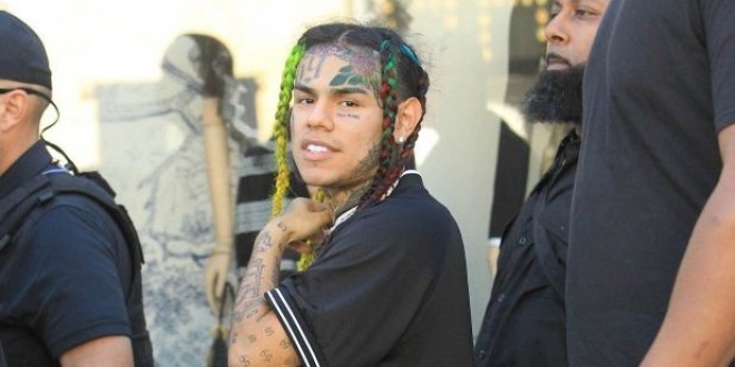 6ix9ine : Le rappeur est officiellement sorti de prison 
