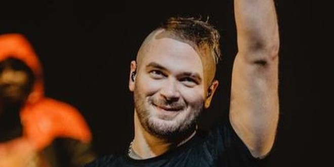 Jul soutient les hôpitaux en faisant un don et en vendant toutes ses certifications et disques ! 