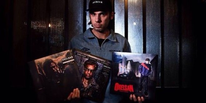 Orelsan met ses disques certifiés en vente aux enchères pour aider les hôpitaux !