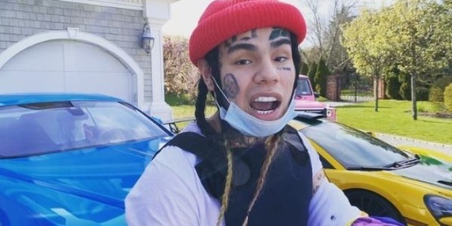 6ix9ine promet de sortir dans le rues de New York dès la fin de son assignation à résidence