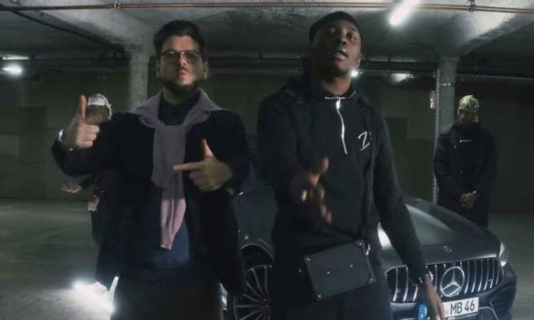 En fait, JNR a laissé le passage de Greg Guillotin dans - ''A la tess'' (Clip Officiel) En fait, JNR a laissé le passage de Greg Guillotin dans - ''A la tess'' (Clip Officiel)