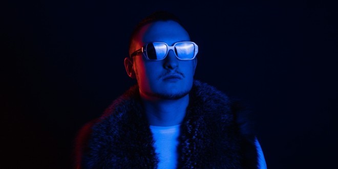 Fidel K, un jeune rappeur talentueux qui te fera voyager dans le \'\'Cockpit\'\' dans son nouveau clip