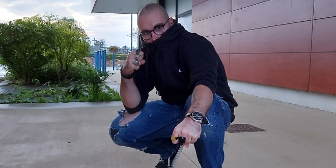 Le rappeur Sinkro présente son nouveau titre “Show.” 
