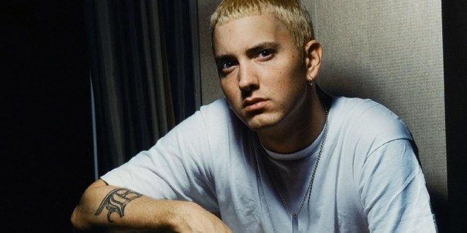 Eminem : Son best of \'\'Curtain call : the hits\'\' remonte au Billboard, bientôt 10 ans au classement 