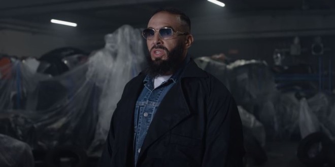 Médine donne une leçon de kickage dans son nouveau titre \'\'FC Grand Médine\'\' (Clip Officiel) 