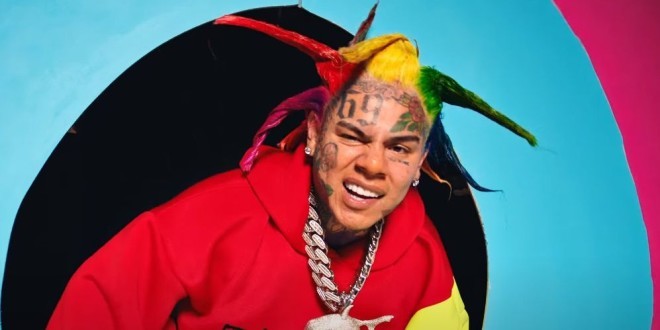 6ix9ine surprend avec son nouveau look improbable