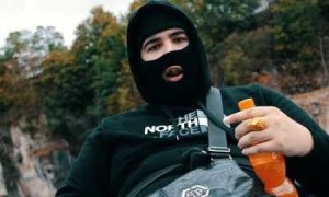 Il a sorti son premier clip: Doss lâche sa ''vérité'' Il a sorti son premier clip: Doss lâche sa ''vérité''