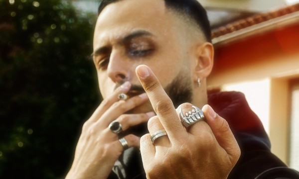 Sahlem en route vers la ''Lumière'' (Clip Officiel) Sahlem en route vers la ''Lumière'' (Clip Officiel)