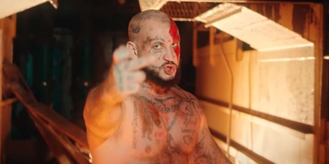 Seth Gueko revient très énervé tel un \'\'Kratos\'\' dans son nouveau clip 