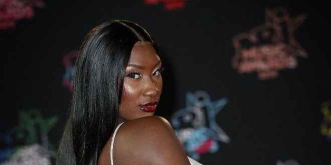 Aya Nakamura snobe les NRJ Music Awards et s\'affiche avec un autre trophée sur Twitter