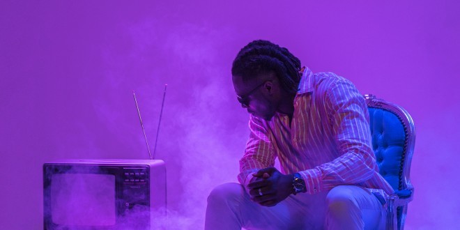 Karef revient très fort avec son nouveau titre \'\'Dégage\'\' (Clip Officiel)