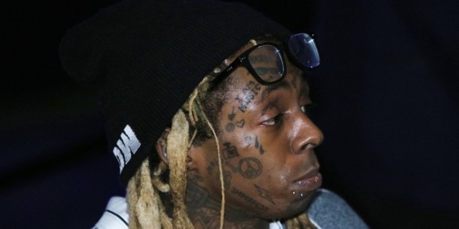 Lil Wayne encourt 10 ans de prison après avoir plaidé coupable pour possession d\'arme