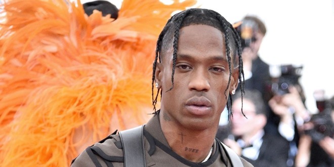 Travis Scott offre des cadeaux de Noël a plus de 2000 familles !