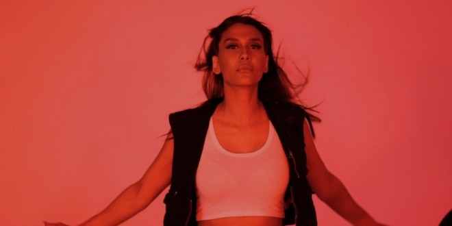 Dans son premier clip, Malenna nous parle de son \'\'Valentino\'\'