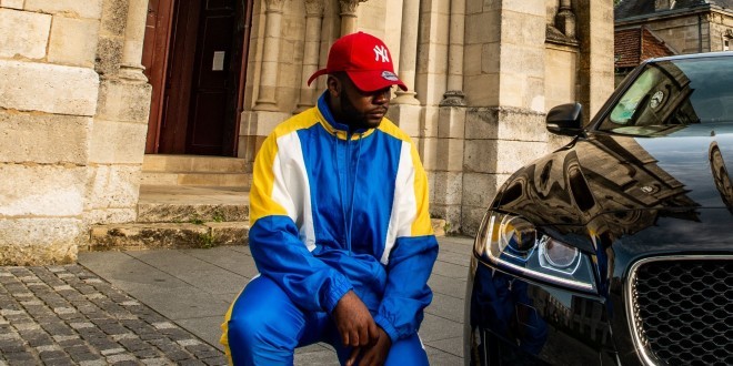 Dans son dernier clip, Mood souffre d\'une \'\'Insomnie\'\' (Clip Officiel)