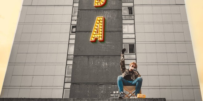 Dans son nouveau clip, Jims est \'\'Dans l\'Baw\'\' (Clip Officiel)