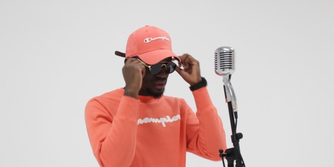 Dans son nouveau clip, W.B.K est un mec \'\'Balaise\'\' (Clip Officiel)