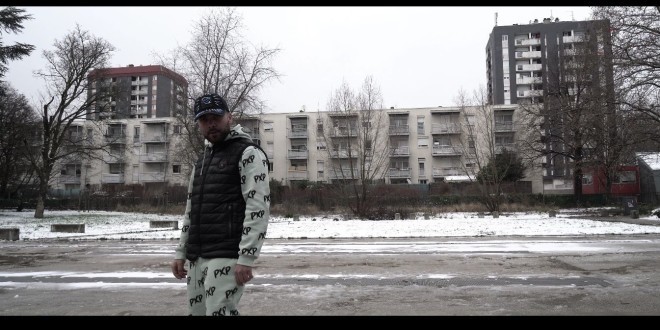 Adam revient avec un clip qui fait \'\'Bang\'\' (Clip Officiel)