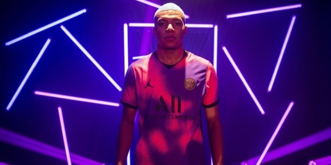 Le PSG dévoile son nouveau  maillot ; une tunique futuriste rose et violet fluo 
