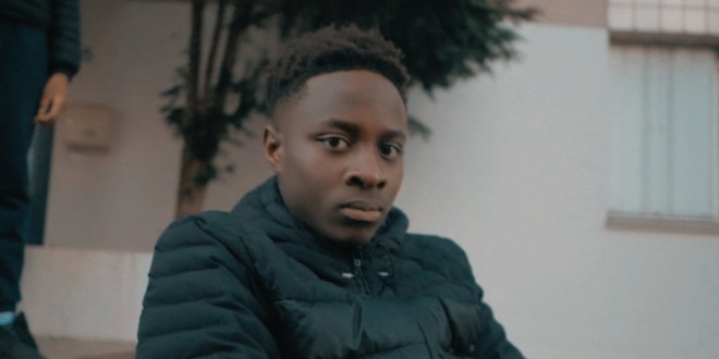 Dans son nouveau clip, MKS nous parle de \'\'Bavard\'\' (Clip Officiel)