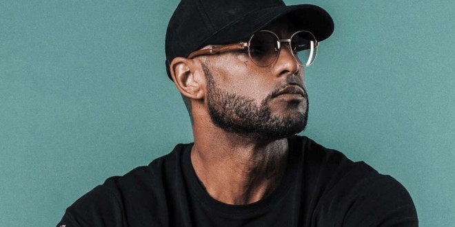 Booba envahit les terrains de la Ligue 1 avec son nouvel album \'\'ULTRA\'\'