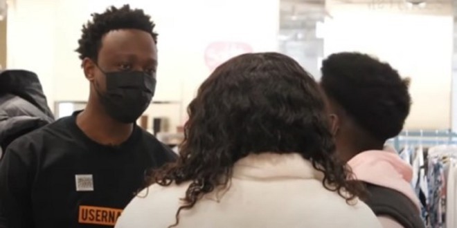 Dadju se fait passer pour un vendeur  dans un prank (vidéo) 