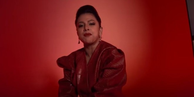Tracy de Sá revient avec un nouveau clip \'\'In Between\'\'(Clip Officiel)