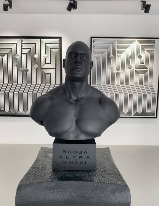 Booba voit son buste exposé dans une galerie d'art parisienne (photos)