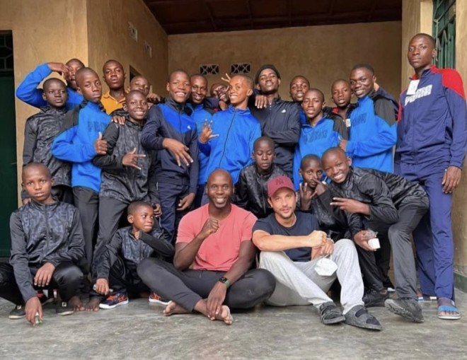 Nekfeu s'envole pour une mission humanitaire au Burundi (vidéo)